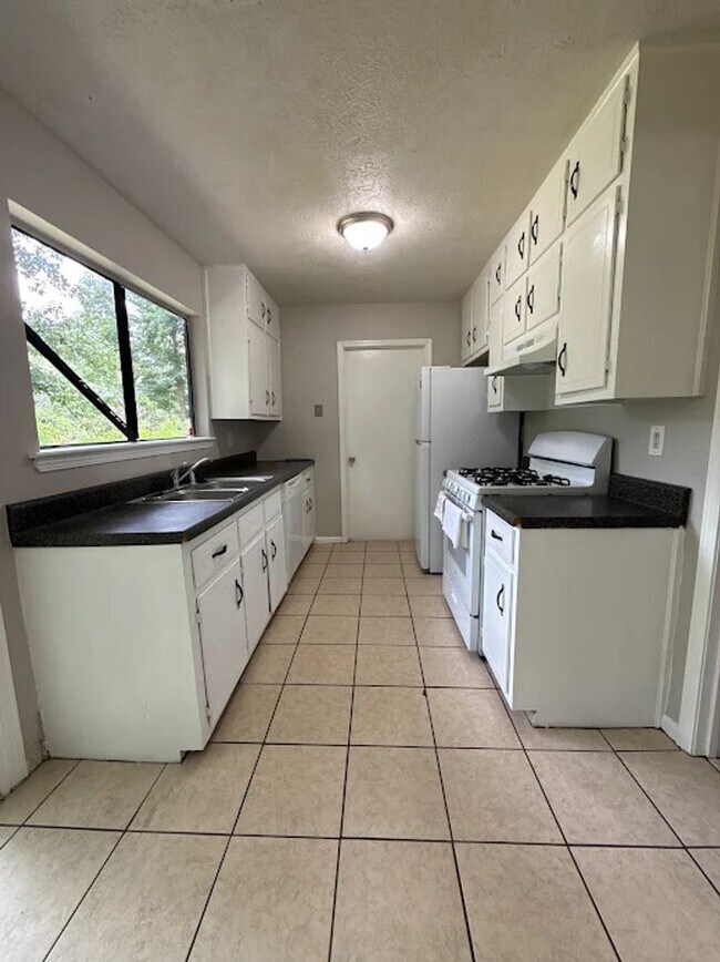 Foto del edificio - 3 Bed  2.5 bath in Stone Mountain!