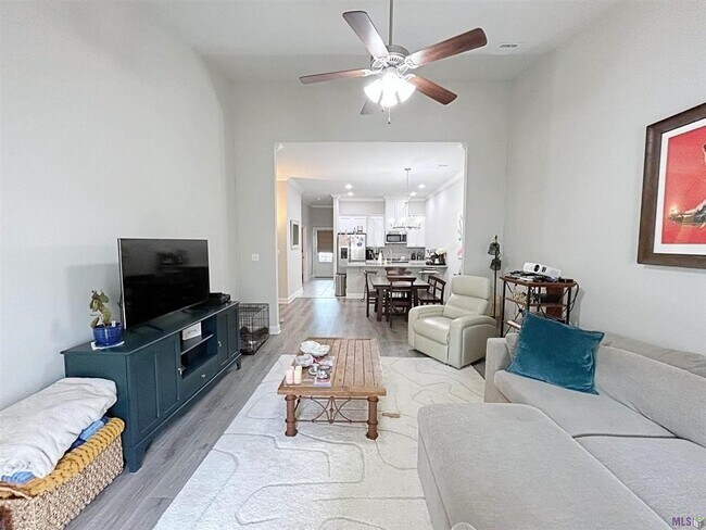Foto del edificio - 2 Bedroom Townhome Near LSU| Gated Community