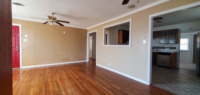 Building Photo - 2BR/1BA Home Featuring Stainless Steel Appliances & Private Backyard