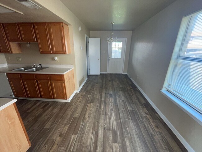 Foto del edificio - 1201 Monroe Loop