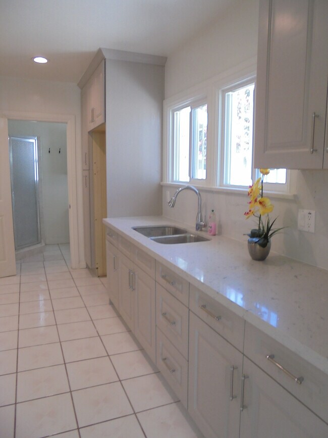 Building Photo - 1837 S 7th St