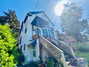 Building Photo - 2058 14th Ave W