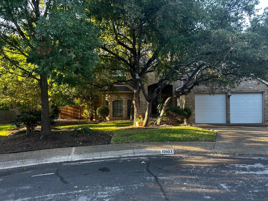 front of home - 15603 Rose Cres
