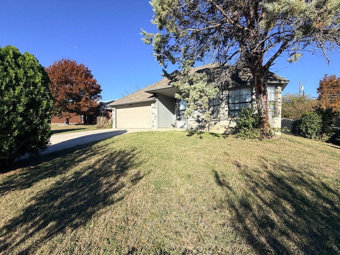 Building Photo - NEW IN MANAGEMENT - COMING SOON!