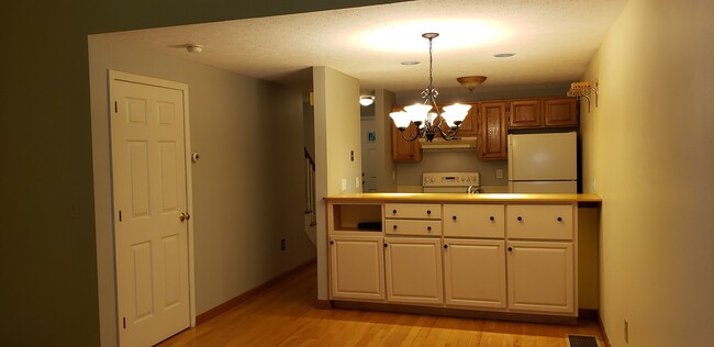 Building Photo - 38 Balmoral Dr