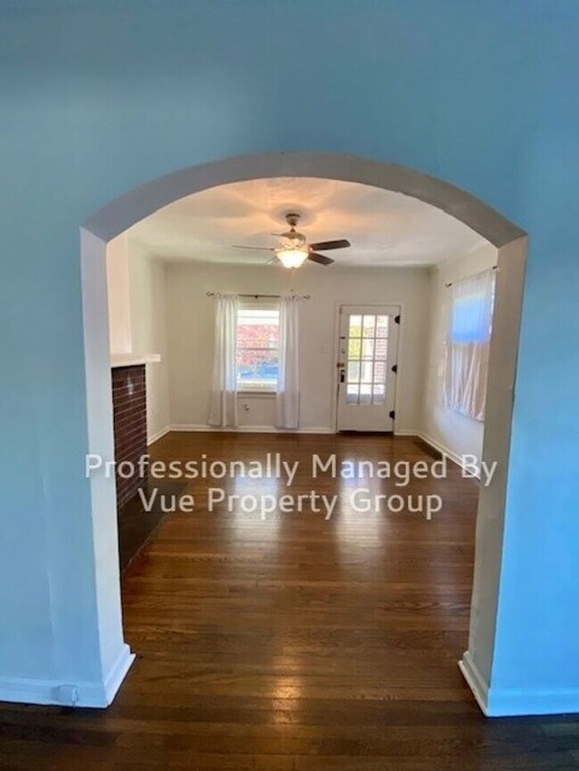 Foto del edificio - 761 N Riley Ave