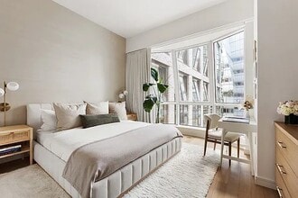 Building Photo - 515 W 18th St