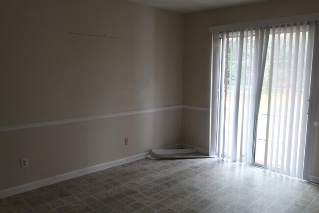 Building Photo - 104 Gala Ct