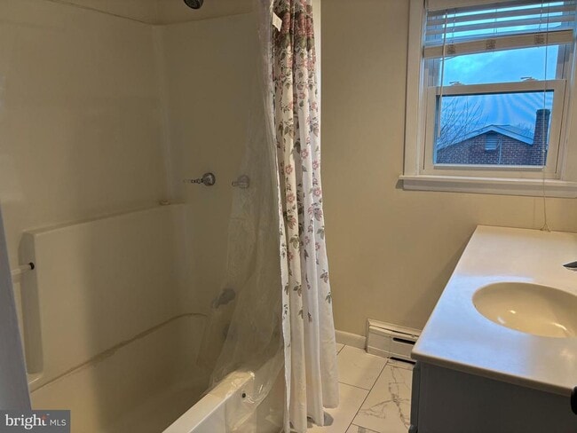 Building Photo - 5424 Valley View Dr