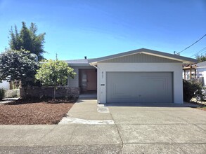 Building Photo - 827 Norvell St