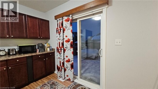 Building Photo - 10 Doll Ct