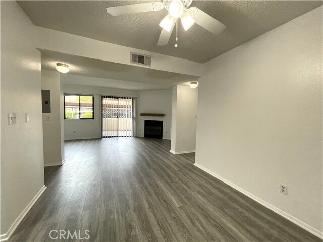 Foto del edificio - 8331 Vineyard Ave