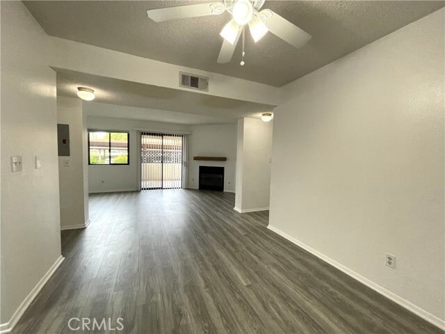 Building Photo - 8331 Vineyard Ave