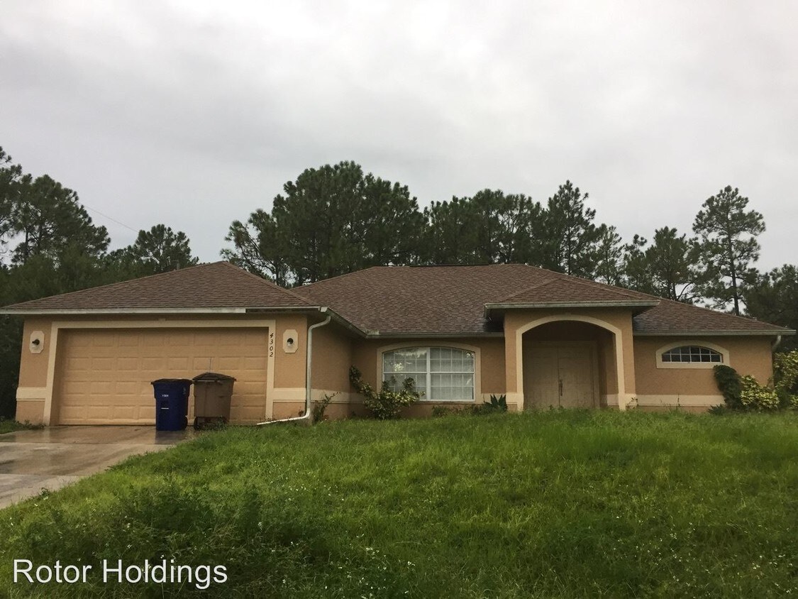 Foto principal - 4302 E 5th St
