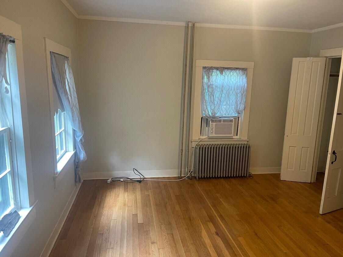 Foto principal - 934 Storrs Rd