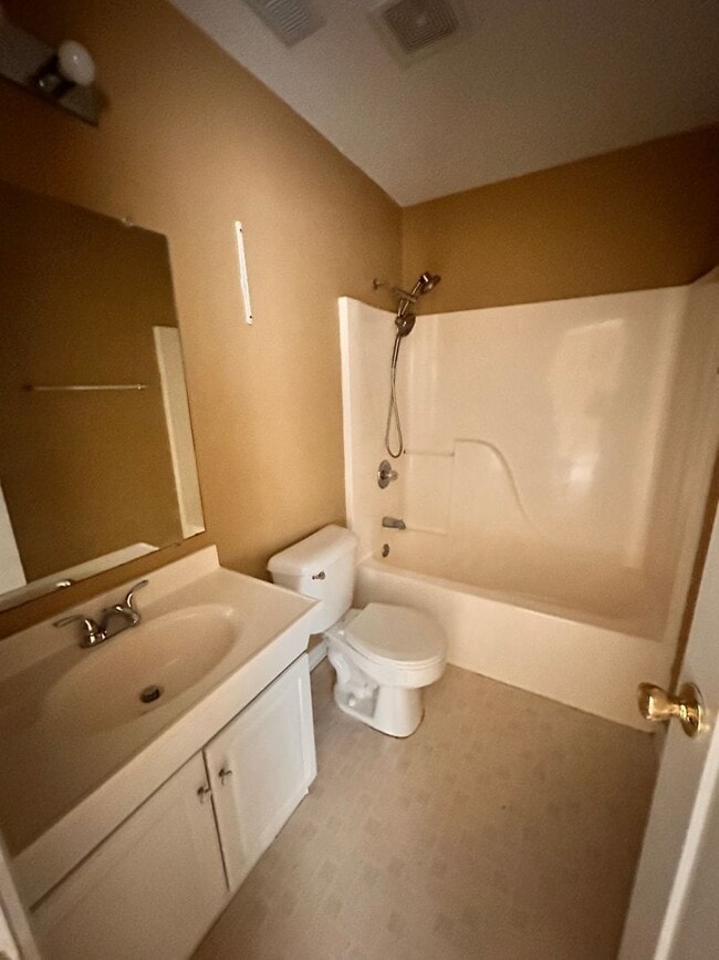 Building Photo - 2 Green Acre Rd NE