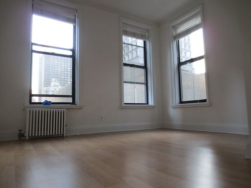 Primary Photo - 400 E 21ST St
