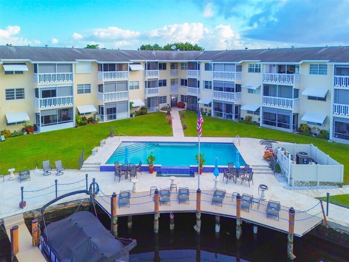 Primary Photo - 700 Pine Dr