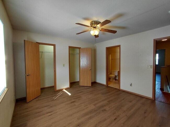 Foto del edificio - 24950 Scenic Dr