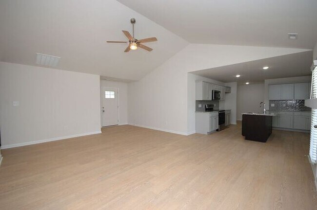 Building Photo - 204 Tuscany Cir