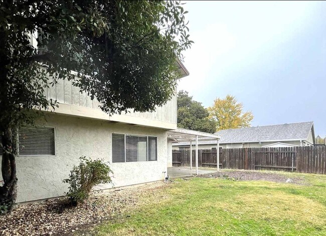 Foto del edificio - Spacious 4BR House in Sacramento