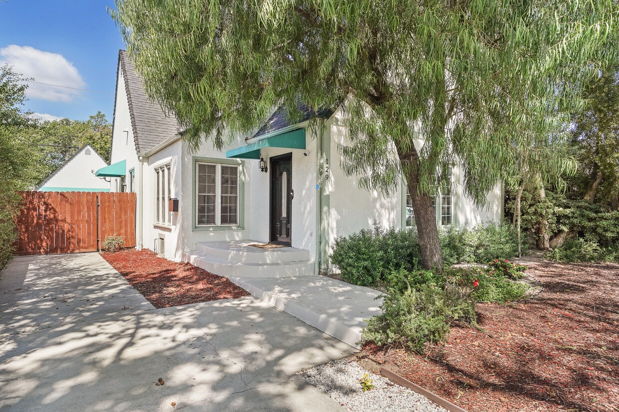 Foto principal - 129 S La Jolla Ave