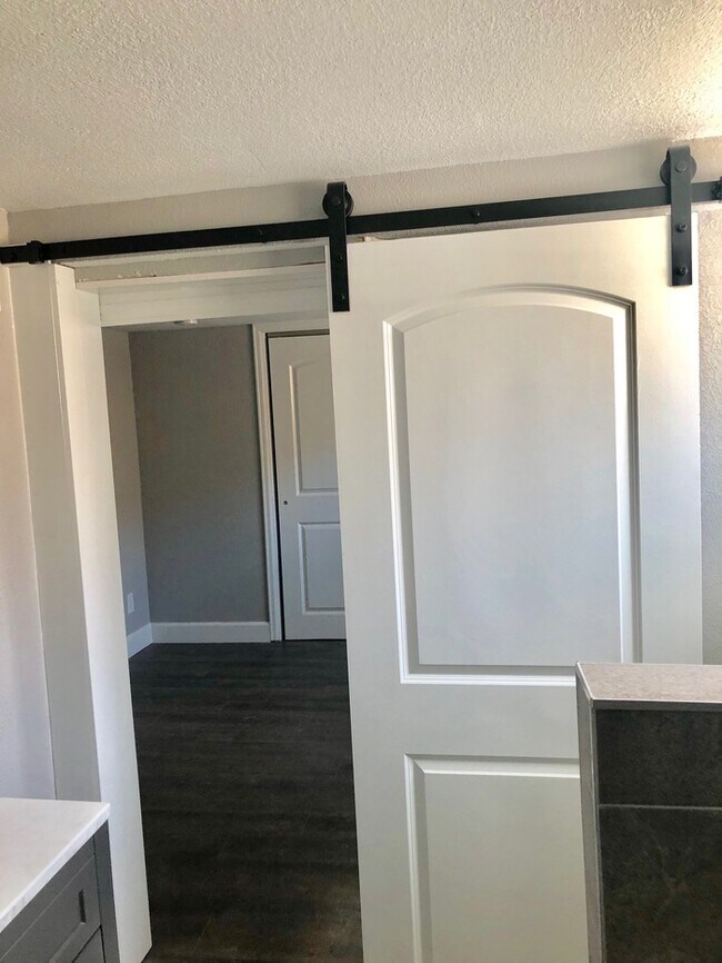 Building Photo - Renovated Basement Apartment