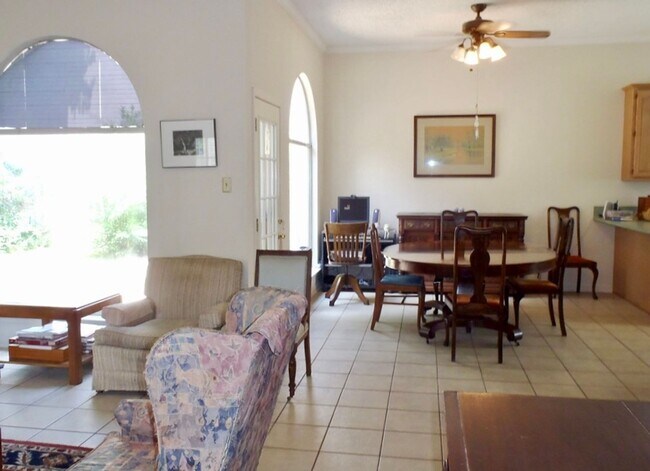 Foto del edificio - 3BR/2Bath House 2min from I-12 off Millerville in Quiet Neighborhood!