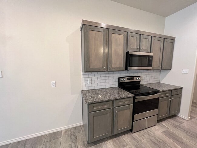 Building Photo - Spacious 3-Bedroom Home – Your Perfect Fam...