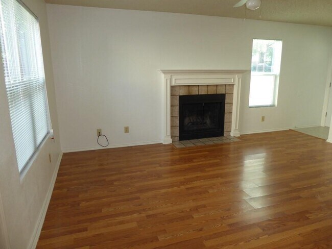 Building Photo - 9102 Sanger Dr