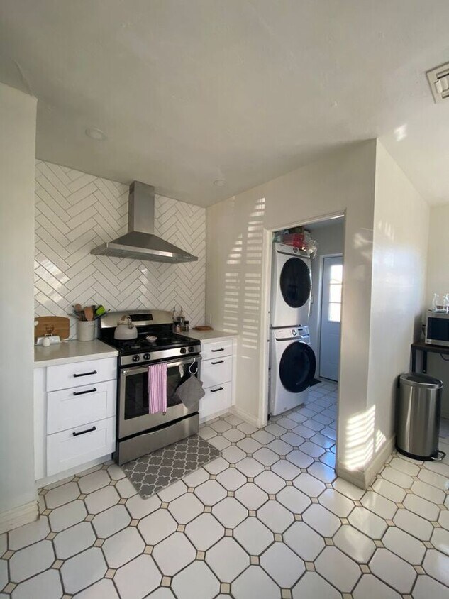 Foto principal - Gorgeous 3 bedroom 1 bath in Historic Coro...