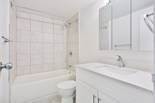 1 chambre - Salle de bain - 185 Shaughnessy Blvd