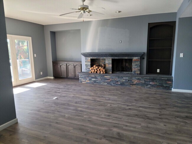 Foto del edificio - On the water! Updated 2bd/2ba Tempe Rental--COMING SOON