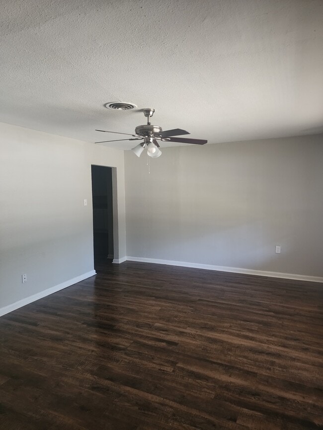 Foto del edificio - 512 S Judd St