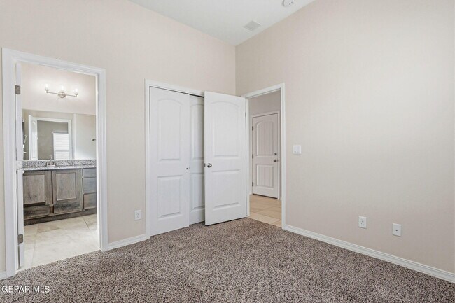 Foto del edificio - 904 Keenland Ave