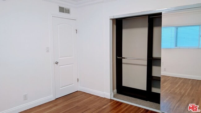 Foto del edificio - 1728 S Robertson Blvd