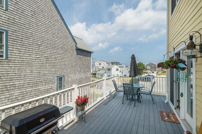 Large Deck - 1 Short St