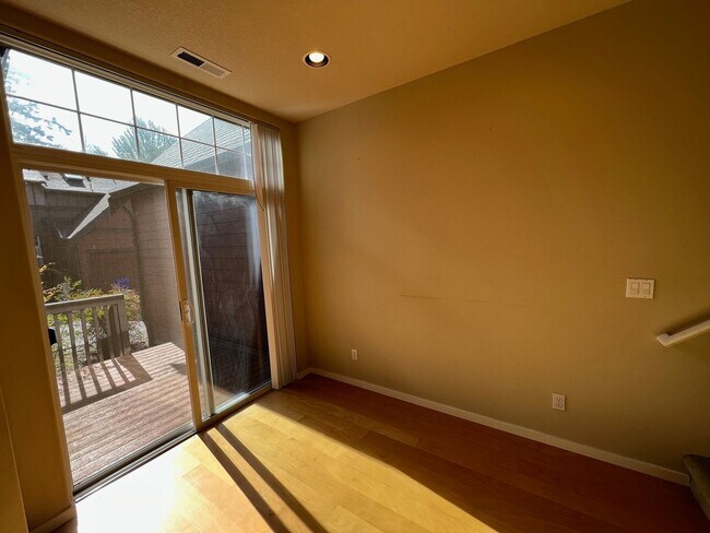 Foto del edificio - 7111 NE Rocky Brook St