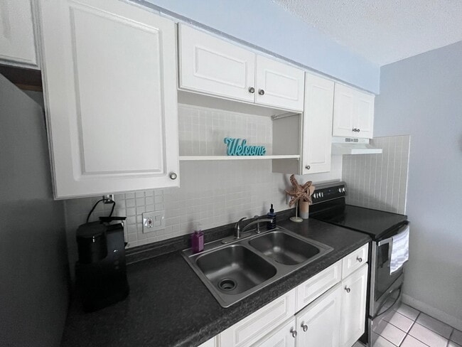 Foto del edificio - 4215 E Bay Dr
