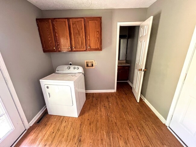 Building Photo - 1404 Valleywood Dr