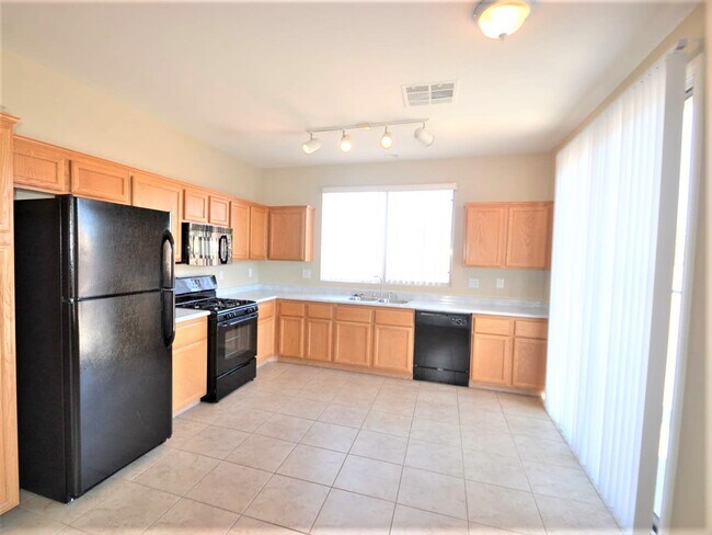 Building Photo - 534 Startop St