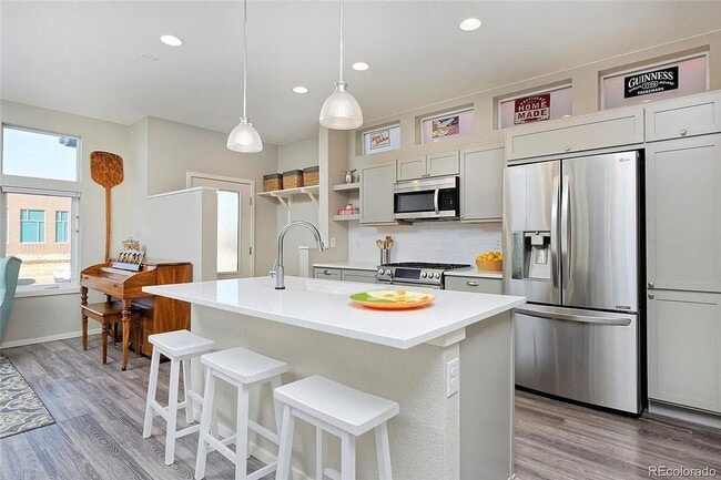 Building Photo - 2230 W 67th Pl