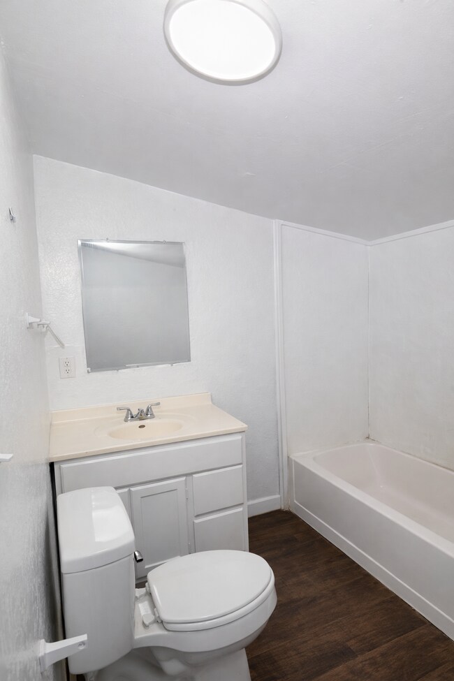 Foto del edificio - 645 W Davis Loop