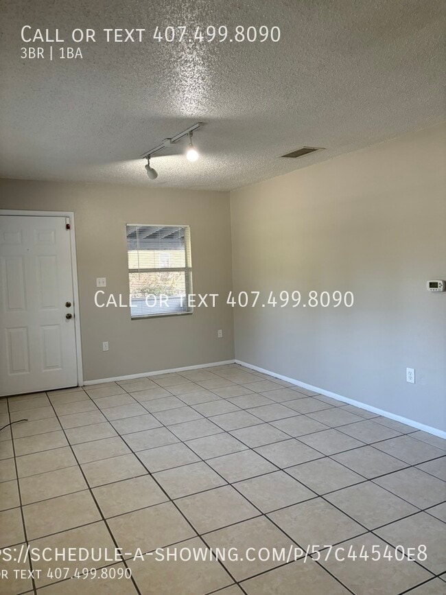 Building Photo - 830 Carver Street | $1845 | 3 beds, 1 full...