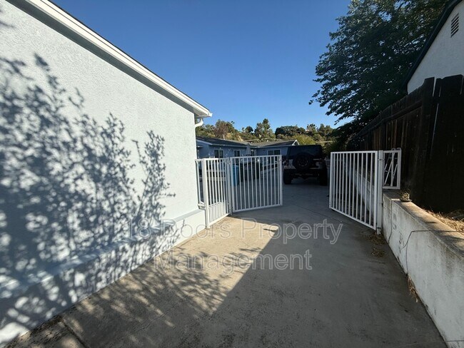 Foto del edificio - 5763 Baja Dr