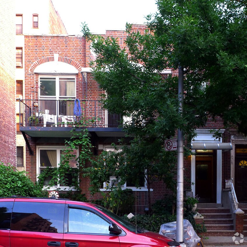 Foto del edificio - 32-82 33rd St