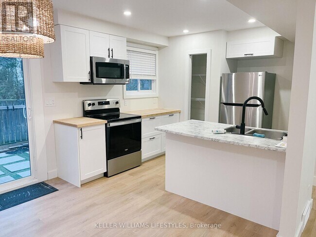 Building Photo - 417 Griffith St