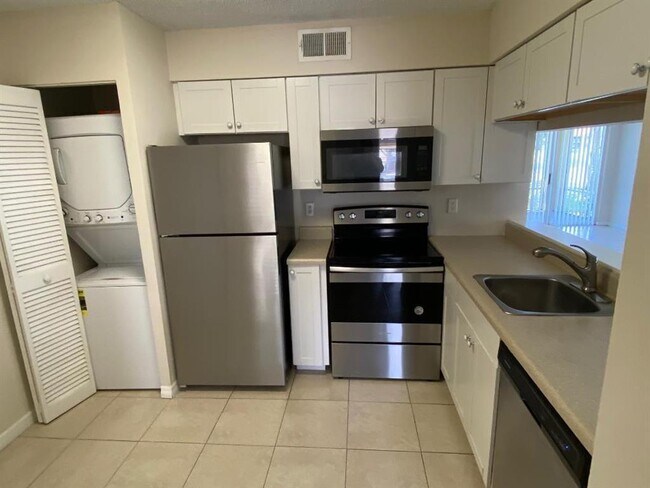 Foto del edificio - 7108 Glenmoor Dr