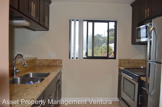 Building Photo - 3281 Hilltop Dr