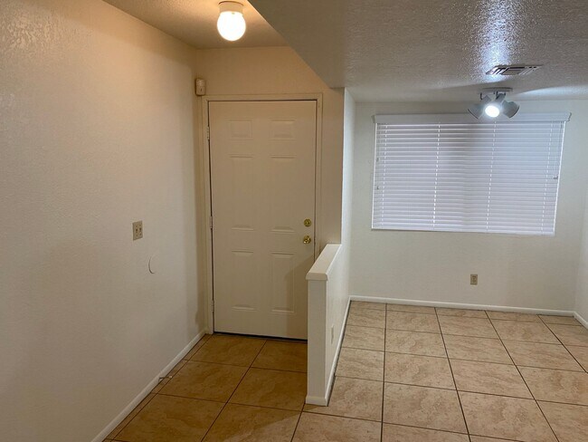 Foto del edificio - Henderson!!! 4 Bedrooms!! Single Story!! 2 car garage!! Big Back Yard!!! No HOA!! All Appliances!!